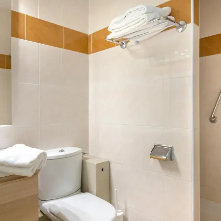 Ideal Centre-ville St-raphael, Climatise, Proche Et Commerces, Balcon, Wi-fi, Parking Optionnel - Fr-1-466a-35