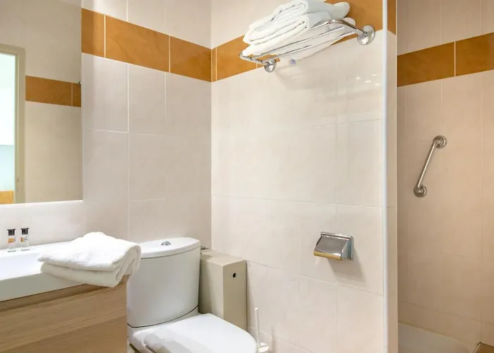 Ideal Centre-ville St-raphael, Climatise, Proche Et Commerces, Balcon, Wi-fi, Parking Optionnel - Fr-1-466a-35